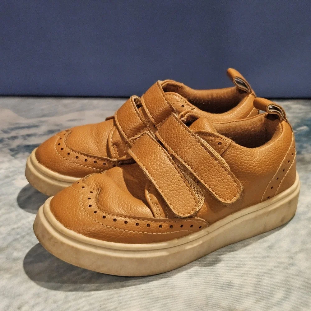Toddler Boys Shoes 2 Pairs Size 8 Brown Wingtip Sneakers Navy Fleece Lined Boots